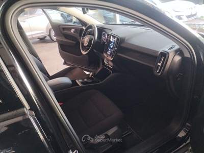 Volvo XC40 XC40 1.5 t2 Momentum Core auto my21 Nero usata Milano