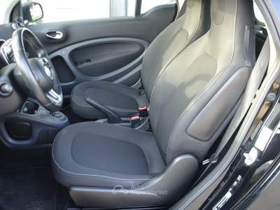 Smart ForTwo Fortwo III 1.0 Passion 71cv twinamic Bianco usata Pomezia