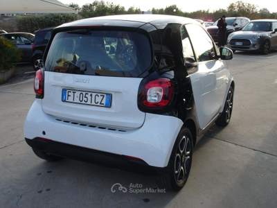 Smart ForTwo Fortwo III 1.0 Passion 71cv twinamic Bianco usata Pomezia