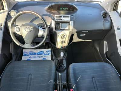 Toyota Yaris Yaris 5p 1.4 d-4d Navy Argento usata Altidona