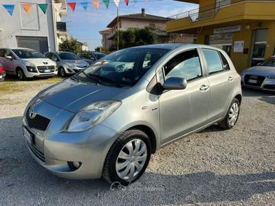 Toyota Yaris Yaris 5p 1.4 d-4d Navy Argento usata Altidona
