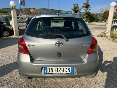 Toyota Yaris Yaris 5p 1.4 d-4d Navy Argento usata Altidona