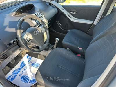 Toyota Yaris Yaris 5p 1.4 d-4d Navy Argento usata Altidona