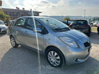 Toyota Yaris Yaris 5p 1.4 d-4d Navy Argento usata Altidona