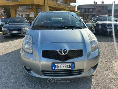 Toyota Yaris Yaris 5p 1.4 d-4d Navy Argento usata Altidona