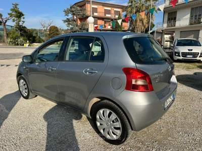 Toyota Yaris Yaris 5p 1.4 d-4d Navy Argento usata Altidona