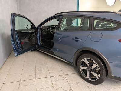 Ford Focus Focus SW - 1.5 ecoblue 115cv Automatic - Design Blu/Azzurro usata Robecco sul Naviglio