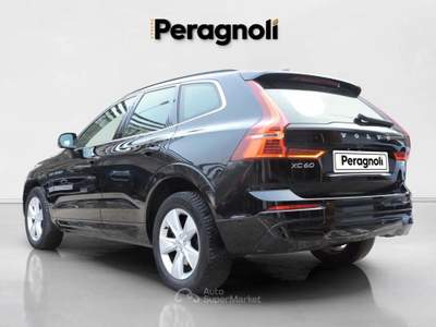 Volvo XC60 B4 (d) AWD Geartronic Momentum Pro Nero usata Firenze