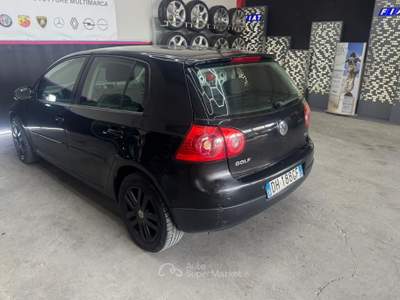 Volkswagen Golf VW Golf 5 1.9 Diesel 5Porte Adatta Neopatentati Nero usata Annicco