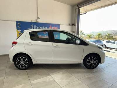 Toyota Yaris 1.0 5 porte Lounge Bianco usata ADRANO