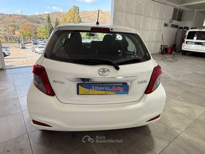 Toyota Yaris 1.0 5 porte Lounge Bianco usata ADRANO