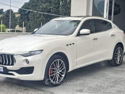 Maserati Levante 3.0 V6 250cv auto Bianco usata Vittoria