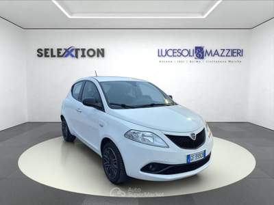 Lancia Ypsilon  - ypsilon 1.0 firefly 5 porte s&s hybrid ecochic gold Bianco usata Ancona