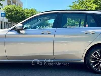 Mercedes-Benz Classe C Versione restyling, ideale per chi cerca un’auto raffinata Oro usata Avezzano