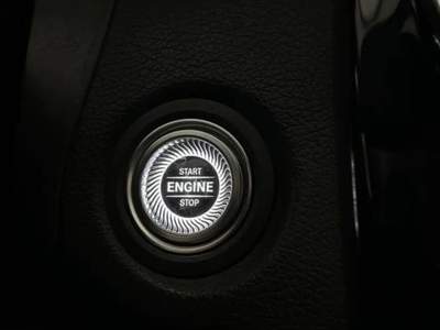 Mercedes-Benz Classe C Versione restyling, ideale per chi cerca un’auto raffinata Oro usata Avezzano