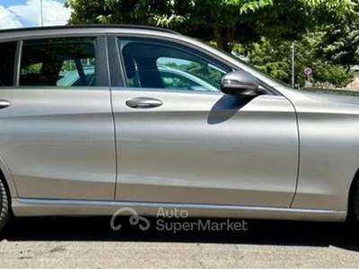 Mercedes-Benz Classe C Versione restyling, ideale per chi cerca un’auto raffinata Oro usata Avezzano