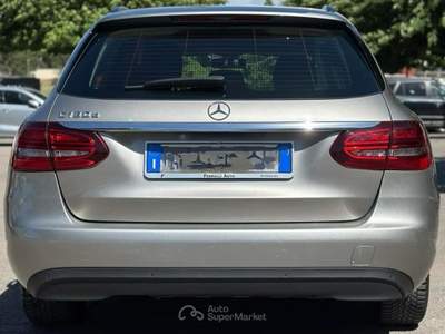 Mercedes-Benz Classe C Versione restyling, ideale per chi cerca un’auto raffinata Oro usata Avezzano