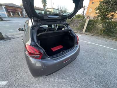 Peugeot 208 208 5p 1.2 puretech Active 82cv Grigio usata Rosà