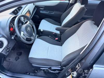 Toyota Yaris Benz 5 porte Lounge 2012 EURO5B Grigio usata Torino