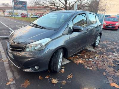 Toyota Yaris Benz 5 porte Lounge 2012 EURO5B Grigio usata Torino
