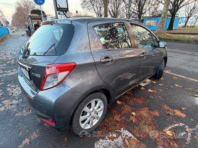 Toyota Yaris Benz 5 porte Lounge 2012 EURO5B Grigio usata Torino