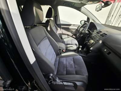 Volkswagen Touran Touran Business 2.0 TDI 140 CV Highline Nero usata Veglie