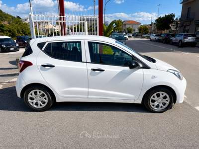 Hyundai i10 i10 1.0 MPI Classic MOTORE REVISIONATO Bianco usata Cava de' Tirreni