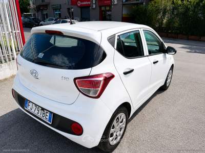 Hyundai i10 i10 1.0 MPI Classic MOTORE REVISIONATO Bianco usata Cava de' Tirreni