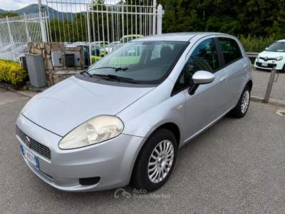 Fiat Grande Punto Grande Punto 1.4 77CV 5p. GAS METANO DYNAMIC NATURAL POWER Grigio usata Cava de' Tirreni