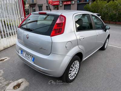 Fiat Grande Punto Grande Punto 1.4 77CV 5p. GAS METANO DYNAMIC NATURAL POWER Grigio usata Cava de' Tirreni