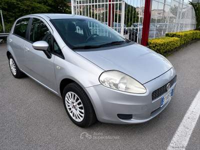 Fiat Grande Punto Grande Punto 1.4 77CV 5p. GAS METANO DYNAMIC NATURAL POWER Grigio usata Cava de' Tirreni