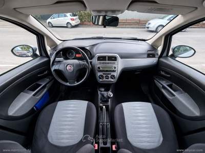 Fiat Grande Punto Grande Punto 1.4 77CV 5p. GAS METANO DYNAMIC NATURAL POWER Grigio usata Cava de' Tirreni