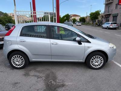Fiat Grande Punto Grande Punto 1.4 77CV 5p. GAS METANO DYNAMIC NATURAL POWER Grigio usata Cava de' Tirreni