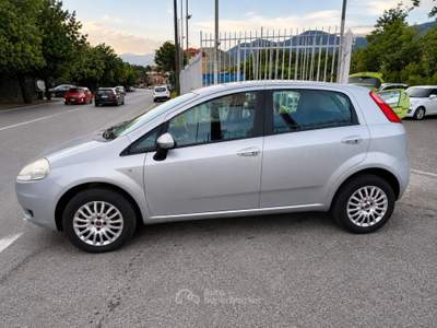 Fiat Grande Punto Grande Punto 1.4 77CV 5p. GAS METANO DYNAMIC NATURAL POWER Grigio usata Cava de' Tirreni