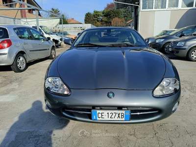 Jaguar XK 4.2 Coupé Grigio usata Lomazzo