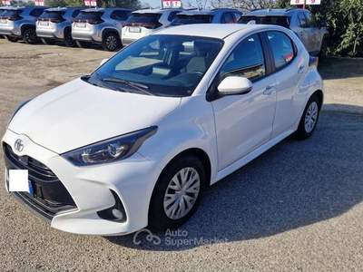 Toyota Yaris 1.0 72 CV 5p. Active Bianco usata Jerago con Orago