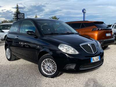 Lancia Ypsilon Oro Giallo UNICO PROPIETARIO NEOPATENTATI Nero usata Corato
