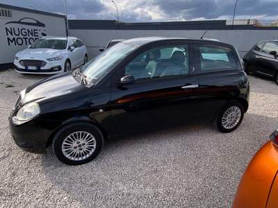 Lancia Ypsilon Oro Giallo UNICO PROPIETARIO NEOPATENTATI Nero usata Corato