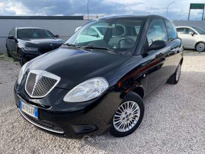 Lancia Ypsilon Oro Giallo UNICO PROPIETARIO NEOPATENTATI Nero usata Corato