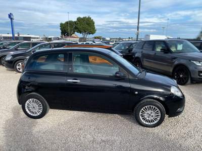 Lancia Ypsilon Oro Giallo UNICO PROPIETARIO NEOPATENTATI Nero usata Corato