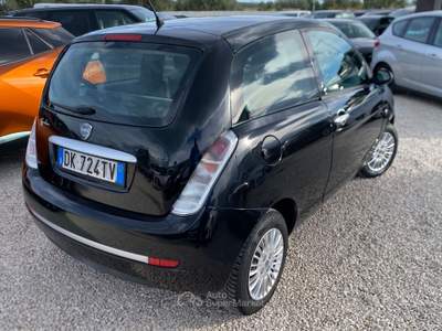 Lancia Ypsilon Oro Giallo UNICO PROPIETARIO NEOPATENTATI Nero usata Corato
