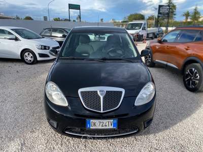 Lancia Ypsilon Oro Giallo UNICO PROPIETARIO NEOPATENTATI Nero usata Corato