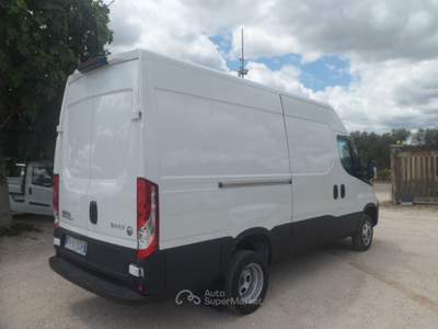 Iveco Daily 35c16 furgone medio alto Bianco usata San Michele Salentino