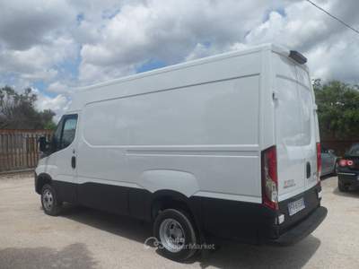 Iveco Daily 35c16 furgone medio alto Bianco usata San Michele Salentino