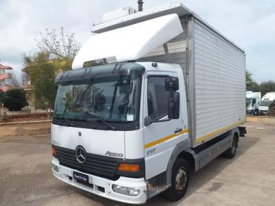 Mercedes-Benz Atego 75-817 furgonatura negozio Bianco usata San Michele Salentino