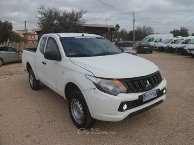 Mitsubishi L200 pick-up 4x4 Bianco usata San Michele Salentino