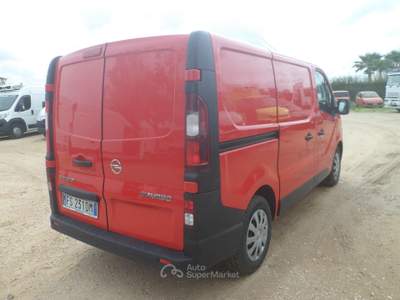 Opel Vivaro furgone doppia porta Rosso usata San Michele Salentino