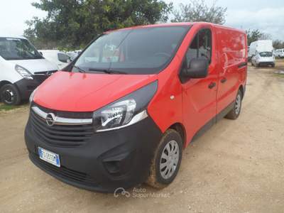 Opel Vivaro furgone doppia porta Rosso usata San Michele Salentino