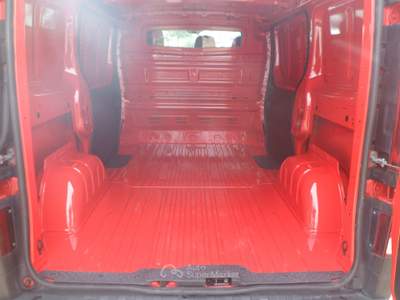 Opel Vivaro furgone doppia porta Rosso usata San Michele Salentino