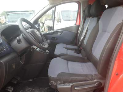 Opel Vivaro furgone doppia porta Rosso usata San Michele Salentino